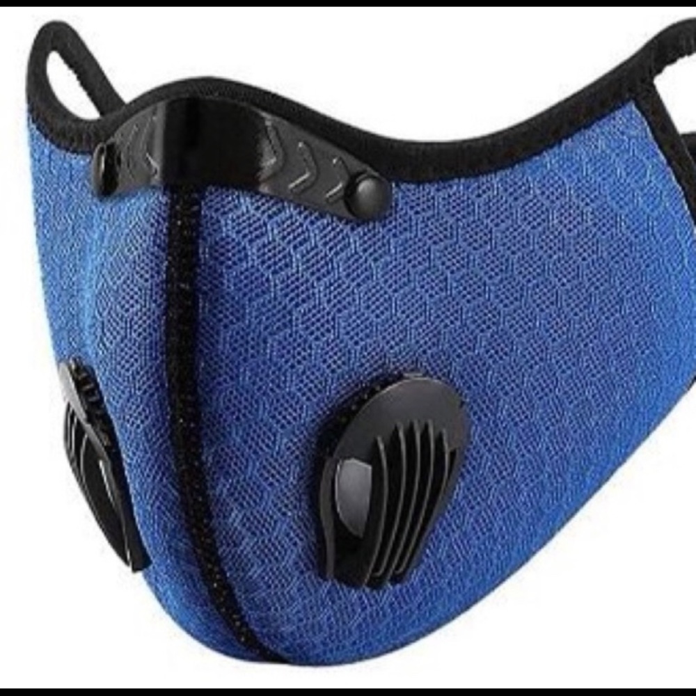 Mask with 2 filter valves.